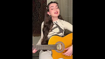 هي تغني اغنية الشامي دكتور 