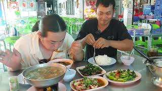 อยากกินทุกอย่างเลยร้านนี้ หิวหนักมากแวะกินข้าวร้านดังในหนองคาย