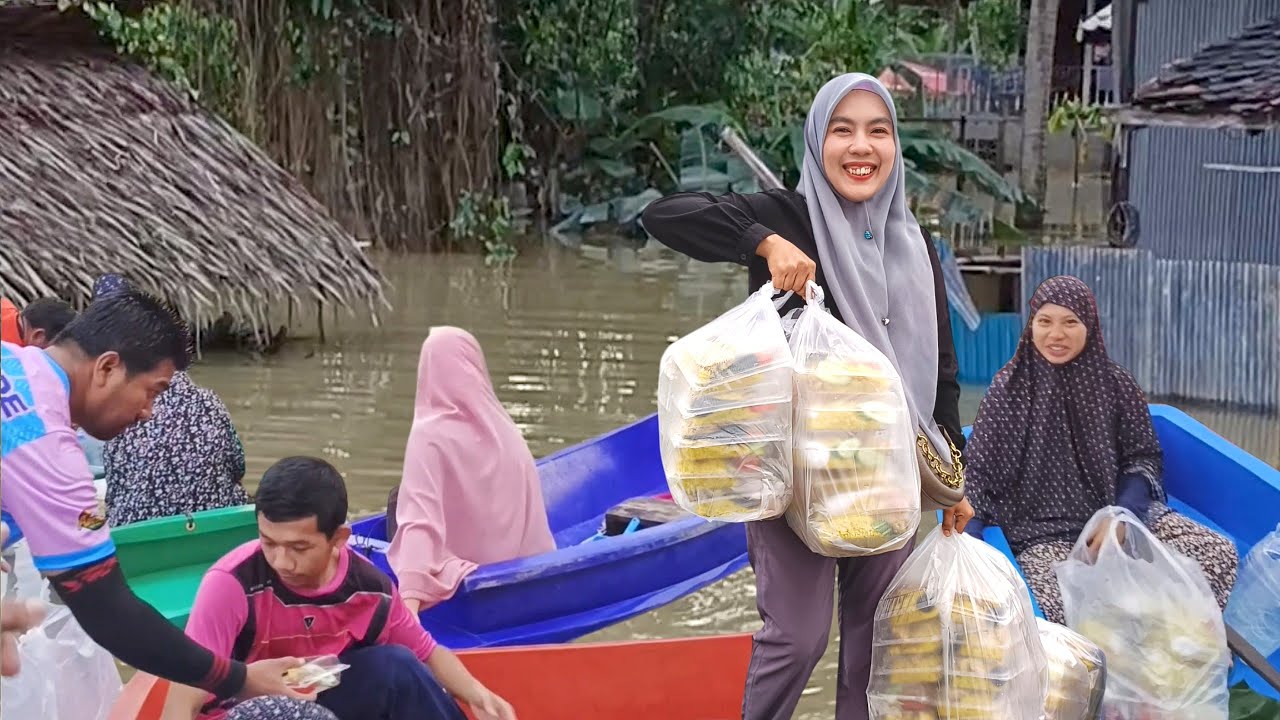 Berbagi bagi makanan untuk saudara musibah banjir kat pakaharang pattani #น้ำท่วมปะกาฮารังปัตตานี