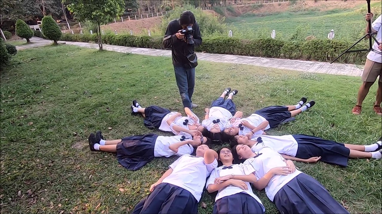 ถ่ายรูปหมู่เบ็ญจะมะมหาราช ม.3 วันแรก