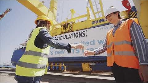 SOCEP - 1st lift with the new STS Crane in Constanta Port