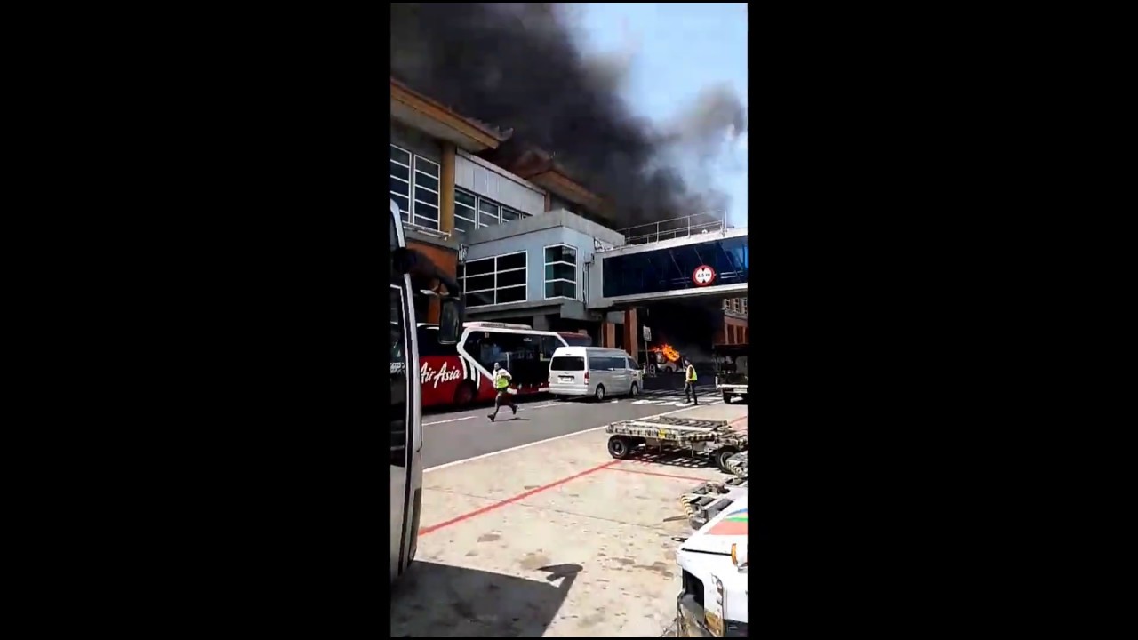 Bus Terbakar Hebohkan Bandara Ngurah Rai Bali