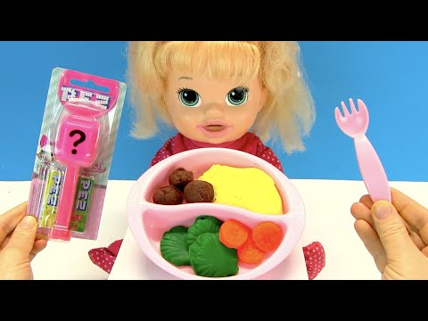 Конфеты PEZ с Сюрпризом Как Мама Кормила Девочку Едой из Плей До Мультик для детей 108мама тиви