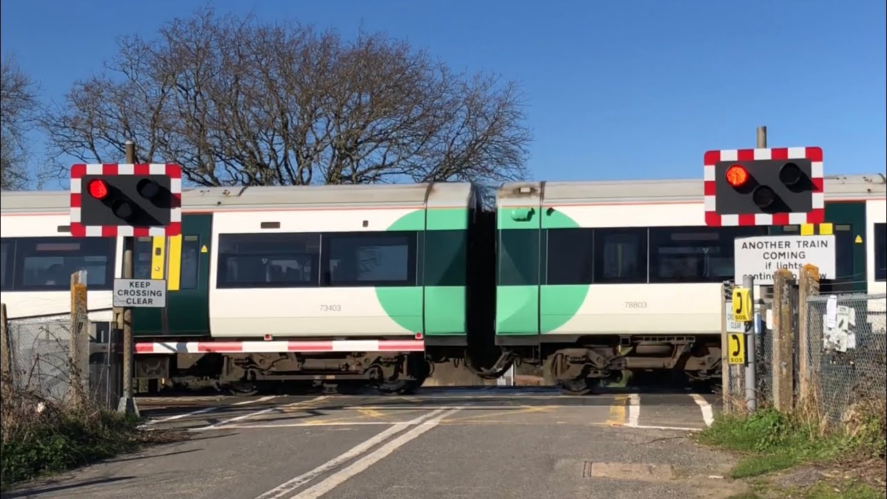 Trains Passing | Selmeston level crossing | East Sussex.