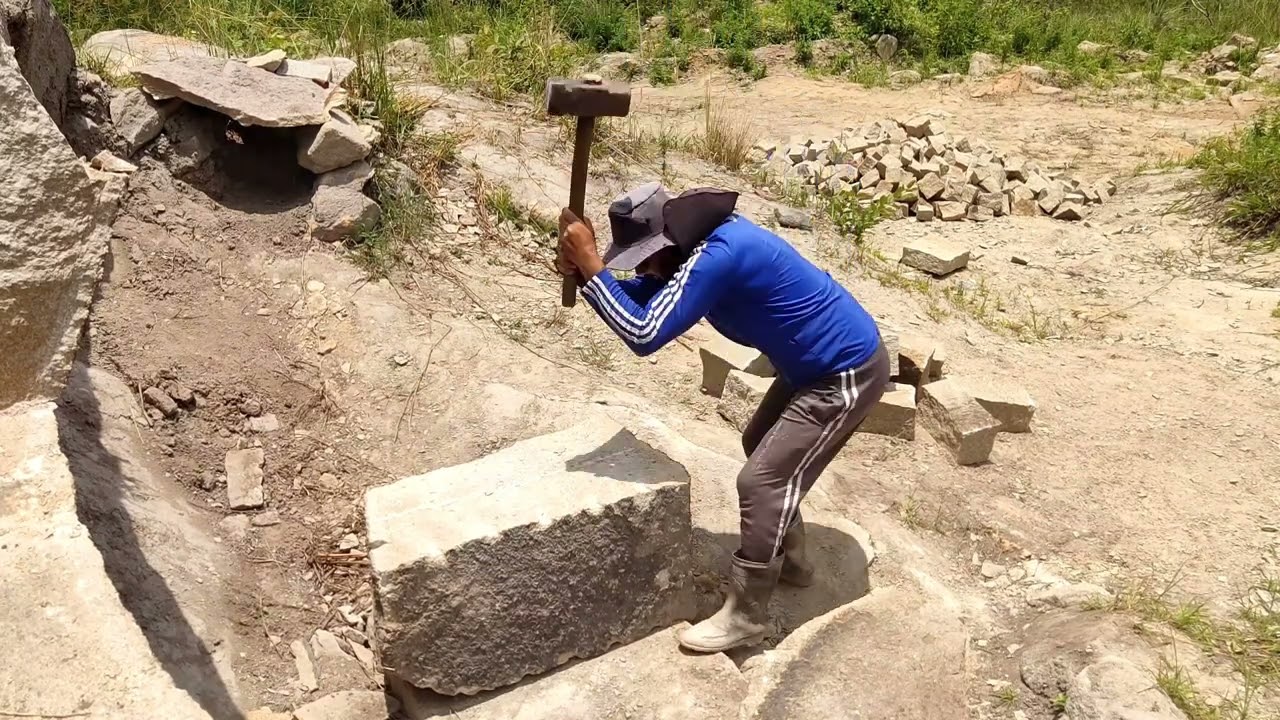 Começando mais um dia de trabalho na pedreira