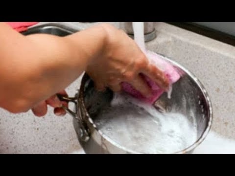 Βίντεο: Πρέπει να καθαρίσετε την παλιά κατσαρόλα;