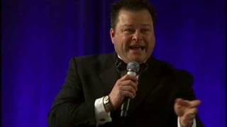 Auctioneer Mark Schroeder of Auction brio