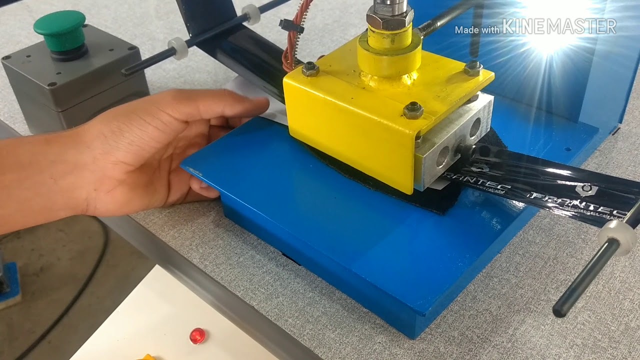 Máquina De Personalização Em Hot stamping Automática Operando Em Diversos Materiais
