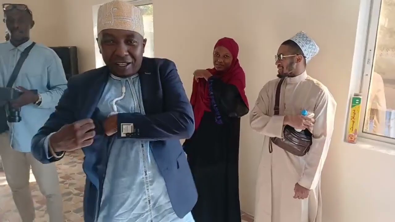 LA SUITE DE MDHOIHIRICHO DE M. ANDJIB HADJI ET SA FEMME