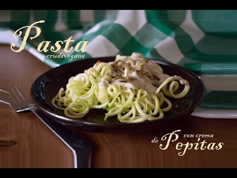 Pasta Crudivegana de calabacÃn con Crema de Pepitas /zucchini noodles with Pumpkin Seed cream)