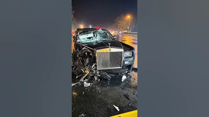 Shocking Crash: Rolls Royce Phantom in a Stunning Night Accident!