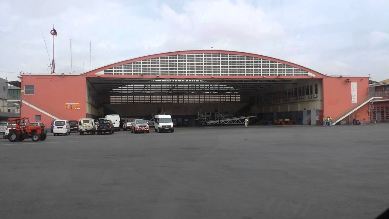 Boeing 747400 Houston Express in Luanda YouTube