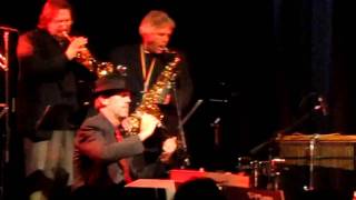 Hugh Laurie dances on stage with The Band From TV