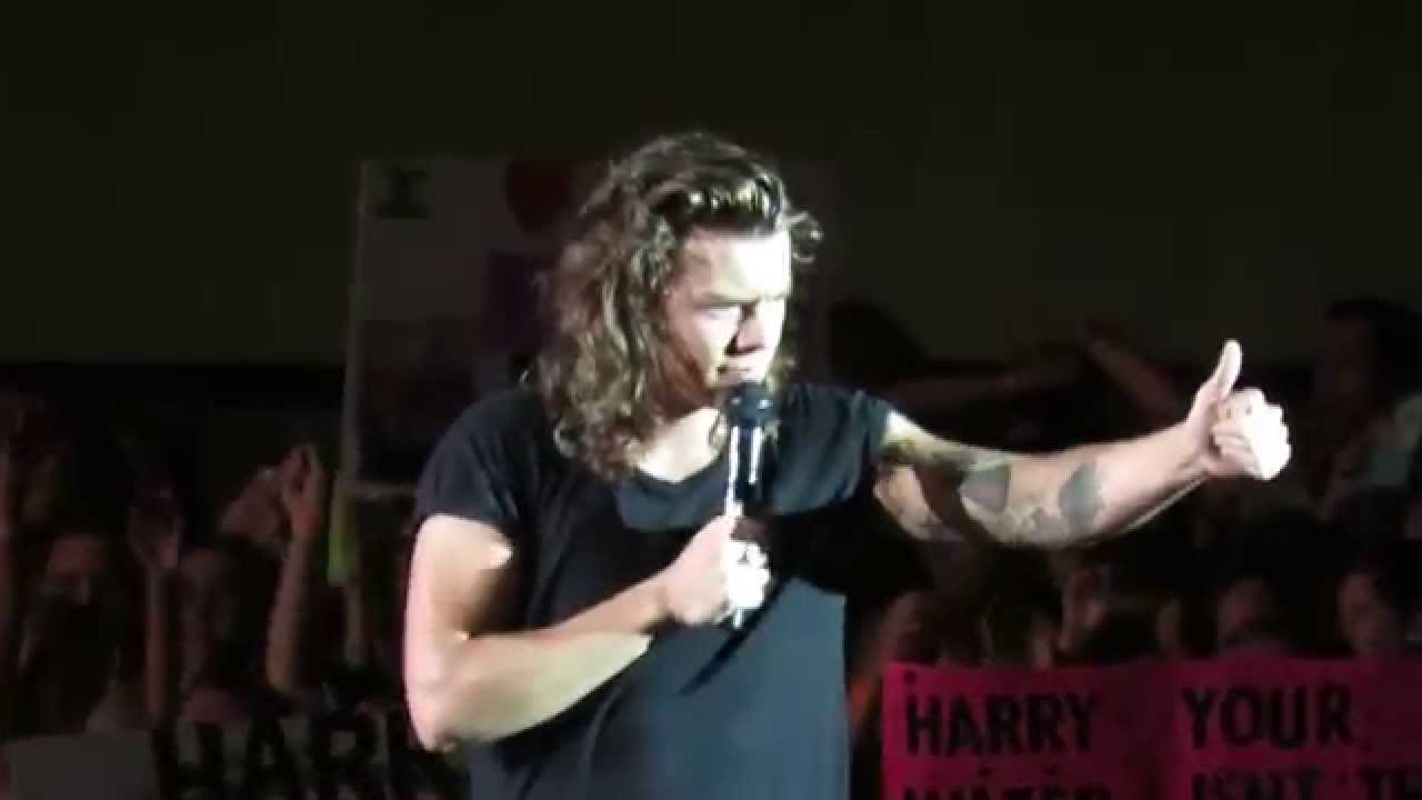 One Direction - Little Things (LILO) + Harry talking - Philadelphia, PA (9/1/15)