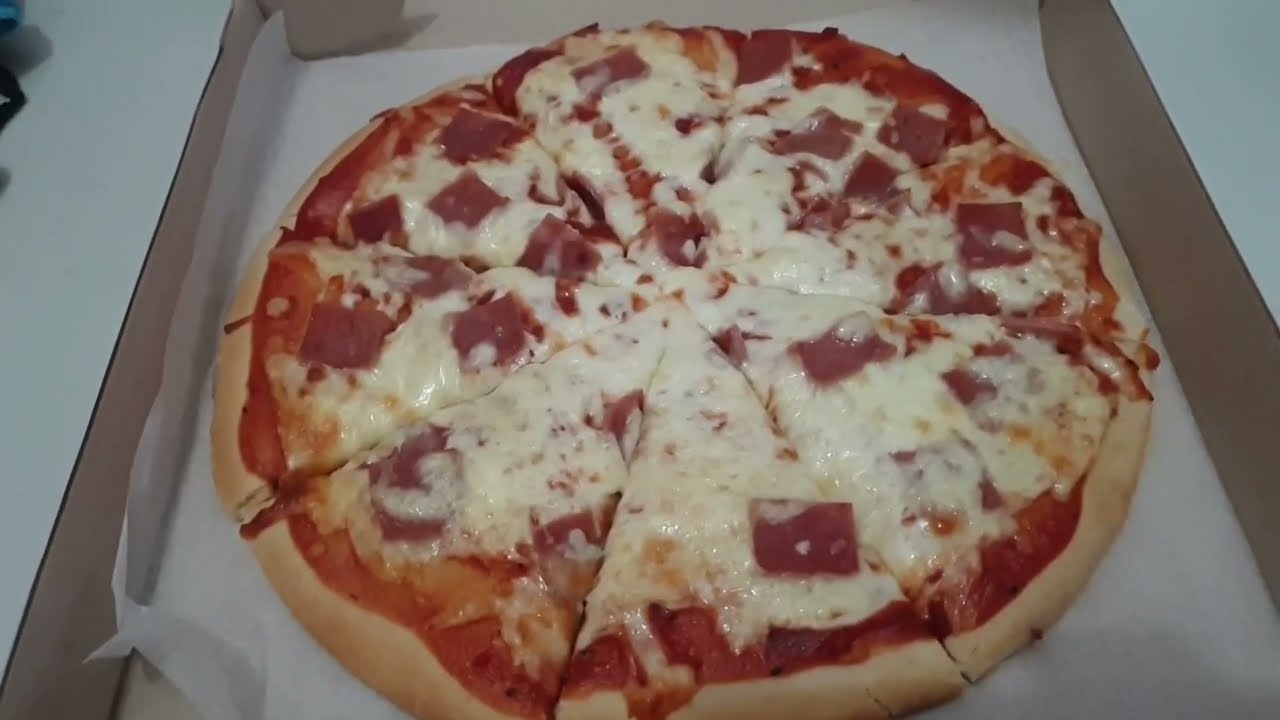 HAM AND CHEESE PIZZA