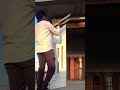 ब्लैक और वाइट टाइल मे पिलर का शानदार डिजाइन