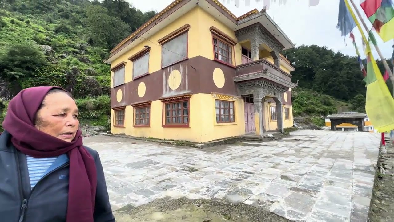 Ama Babà Sanga Barpak Gau Ghumgham