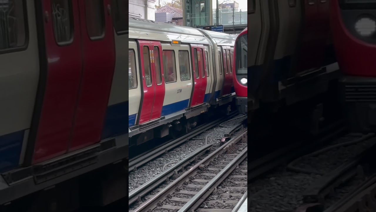 S-Stocks at Earl’s Court- District Line