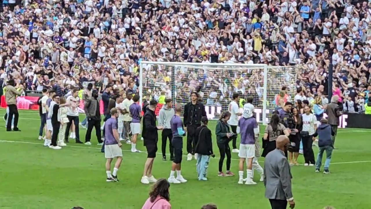 LAP OF APPRECIATION The Tottenham Players After the Game Spurs Staff With Their Friends and Family