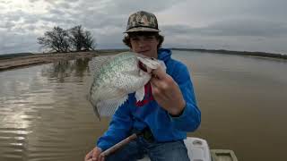 Crappie fishing shallow water in February!!