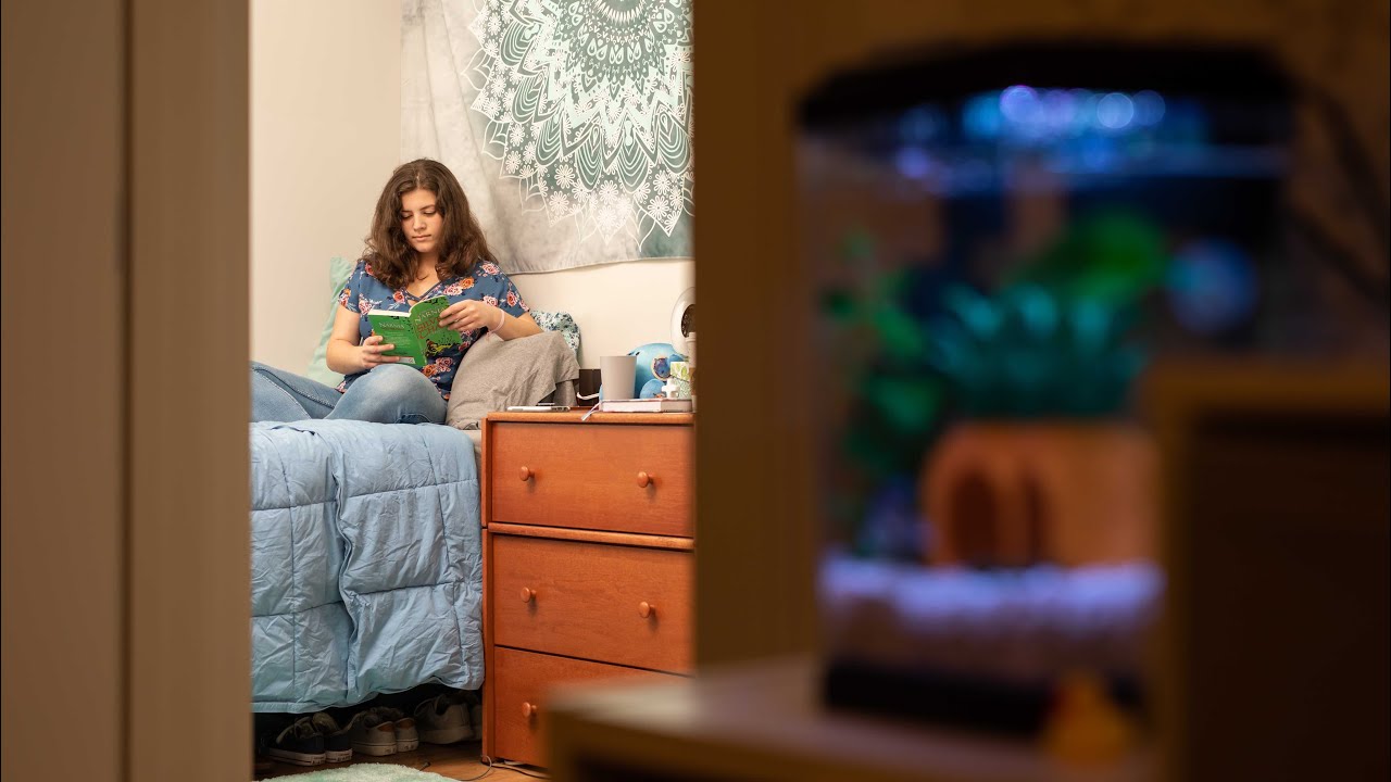 Residence Hall Tour: 2-Single Bedrooms Apartment