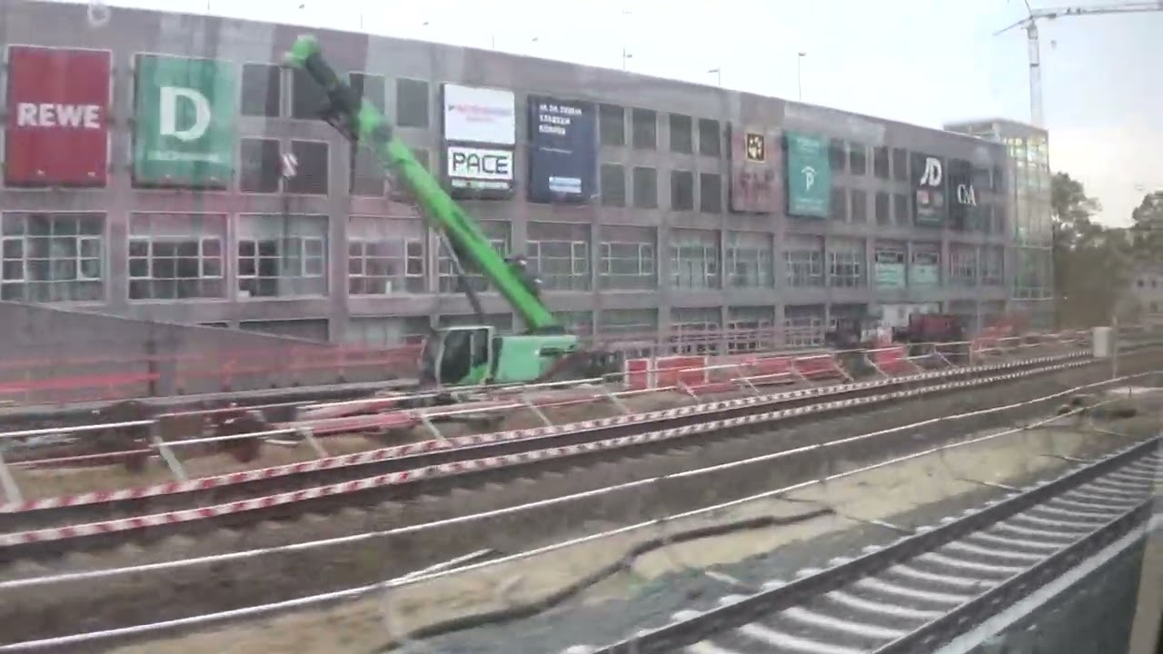 Blick aus den Fenster der S3 auf die Baustelle am S Bahnhof Köpenick 2025