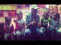 بالصور والفيديو- داني جلوفر يرقص ويلعب مع أطفال النوبة في ختام جولة اليوم