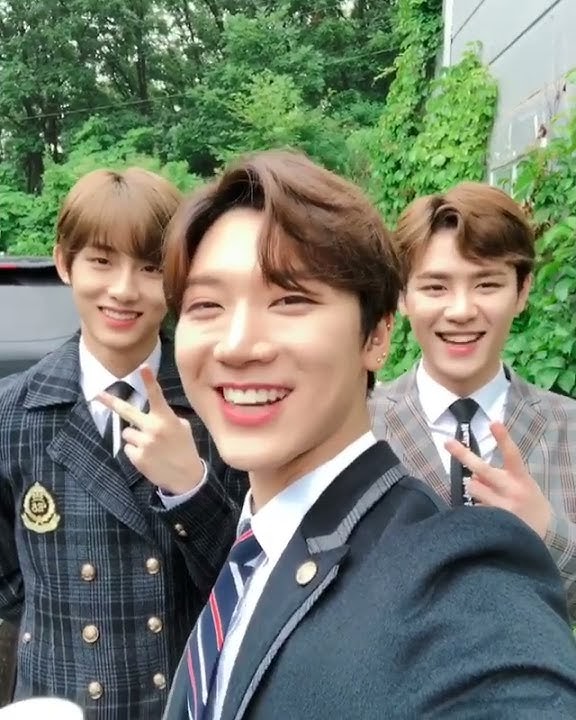 Kun, Ten, Winwin singing chinese song😺