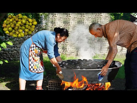 حصاد الجوز صنع مربى الجوز الأذربيجاني التقليدي