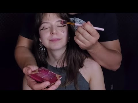 ASMR | Meu namorado me maquiou (estou bem)