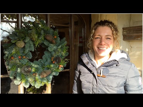 How to make a Christmas wreath from scratch