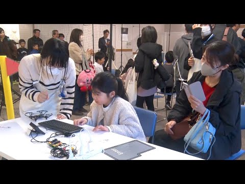 小学生がドローンをプログラミング　マス目の飛行ルート確認し計算