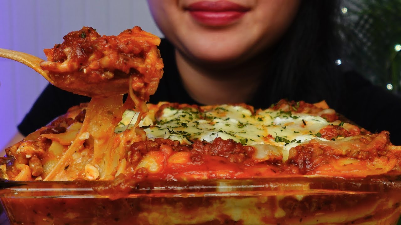 ASMR | CHEESY MEATY LASAGNA | Eating sounds No talking