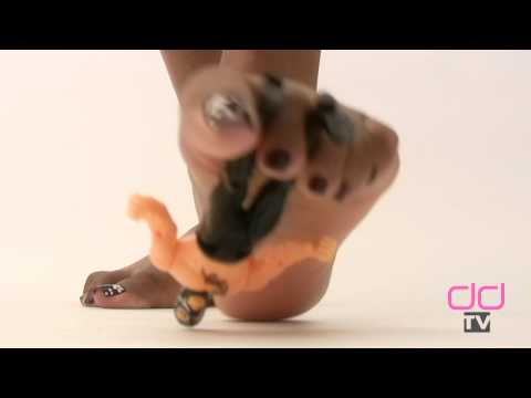 Darla TV - Giantess Ebony Feet Destroy Little Man