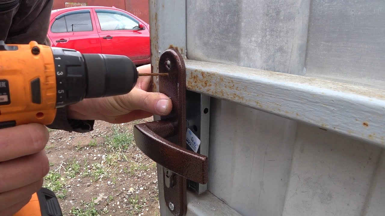 Замена сувальдного замка на уличной калитке - YouTube