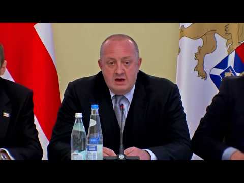 პრეზიდენტის შეხვედრა ოპოზიციურ პოლიტიკურ პარტიებთან