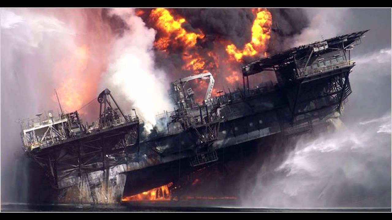 Аварии взрывы катастрофы. Взрыв платформы Deepwater Horizon. Deepwater Horizon 2010. Взрыв нефтяной платформы Deepwater Horizon - 20 апреля 2010 года. Глубоководный Горизонт авария 2010.