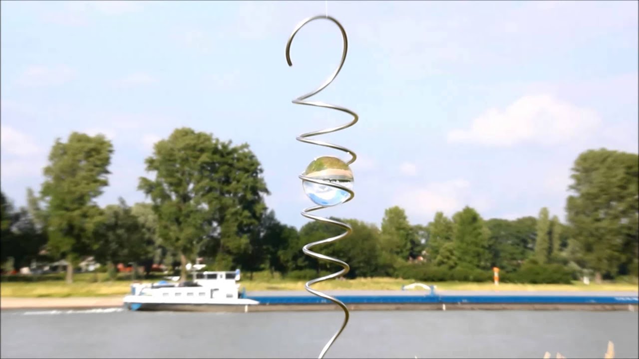 Kugelspirale - Schwebende Kugel am Rhein in Köln