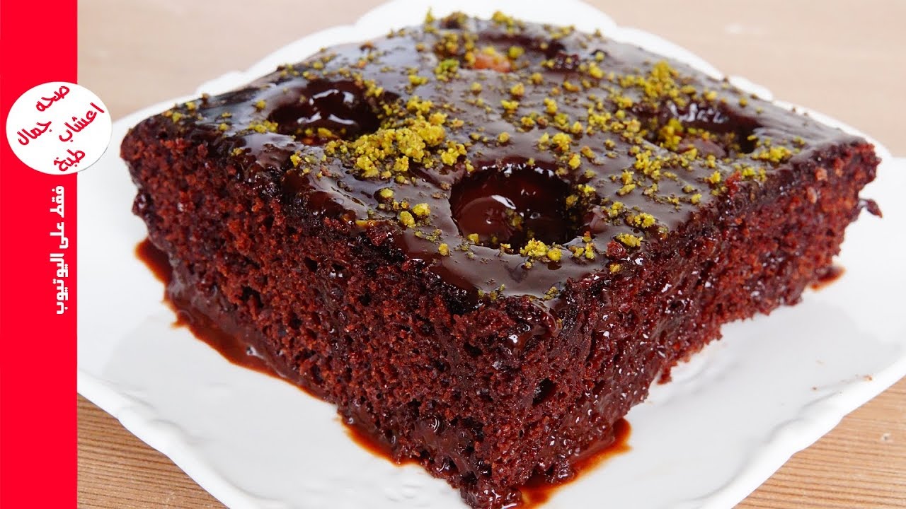 كيك الشوكولاتة التركية الجديدة 😍 حمودي خلصها بثواني وتقييمة بنهاية الفيديو 😋 ايش كانت الهدية 🎁