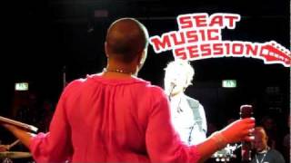 Video thumbnail of "SEAT Music Session 2011 Johannes Oerding feat. Avery Sunshine- Zurück"