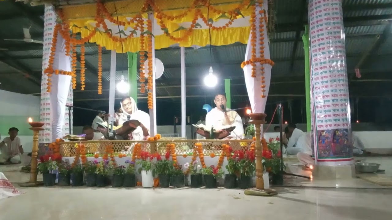 অশ্বিনী শইকীয়া দেৱৰ ভাগৱত পাঠ স্থান :⁠-⁠) গেলেকীয়াল বৰ নামঘৰৰ বহুত সুন্দৰ কণ্ঠৰ অধিকাৰী🙏🙏🙏💐💐