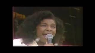 #nowwatching Natalie Cole LIVE - Pink Cadillac