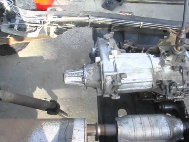 92 Jeep Wrangler YJ Disassembly (AX-15 transmission & NP-231 transfer case  removal) - YouTube