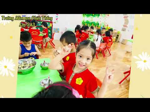 Các bé lớp 5A3 - Trường mầm non Chiến Thắng với giờ học Bóc trứng cút .