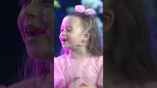 Bruno Këndon Mirëmëngjes Dashni Me Binjaket E Piter Pan