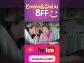 Emma esprime alla mamma il desiderio di vedere Giulia e mostrargli i regali di natale ricevuti.