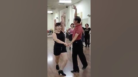 Samba cơ bản - Nam lưu ý tay khi lead nữ - Samba Vũ Điệu Xanh