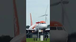 easyjet landing at amsterdam schiphol a320