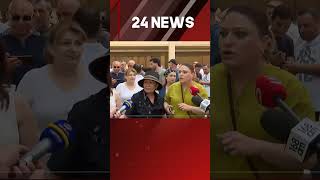 Պարոնը խի՞ ա հանգստի գնացել, սաղ հարցերը տե՞ղն ա գցել, տուն չենք գնալու, ճանապարհ ենք փակելու