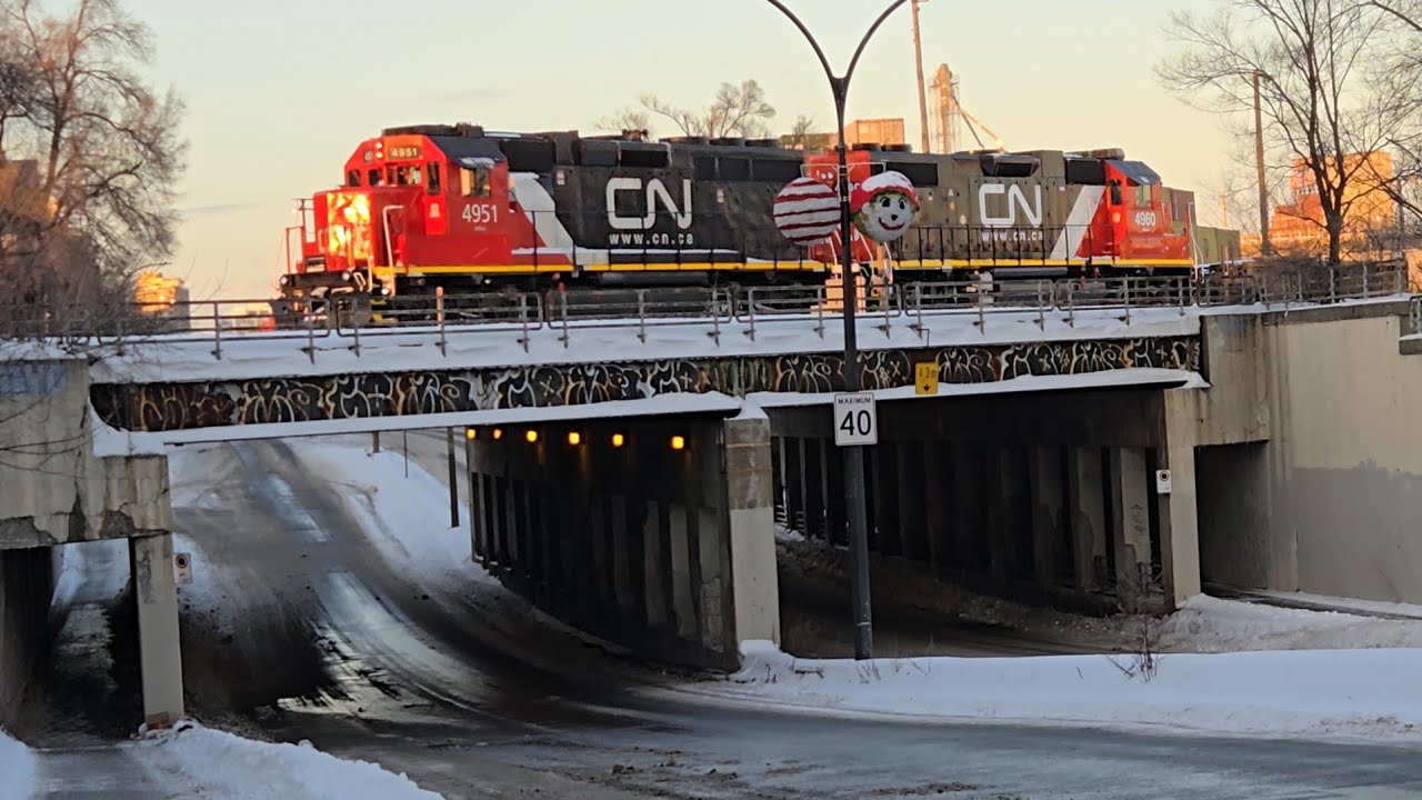 WINTER TRAINS RAINS New Years Day CN Switching at Pointe St Charles Yard 